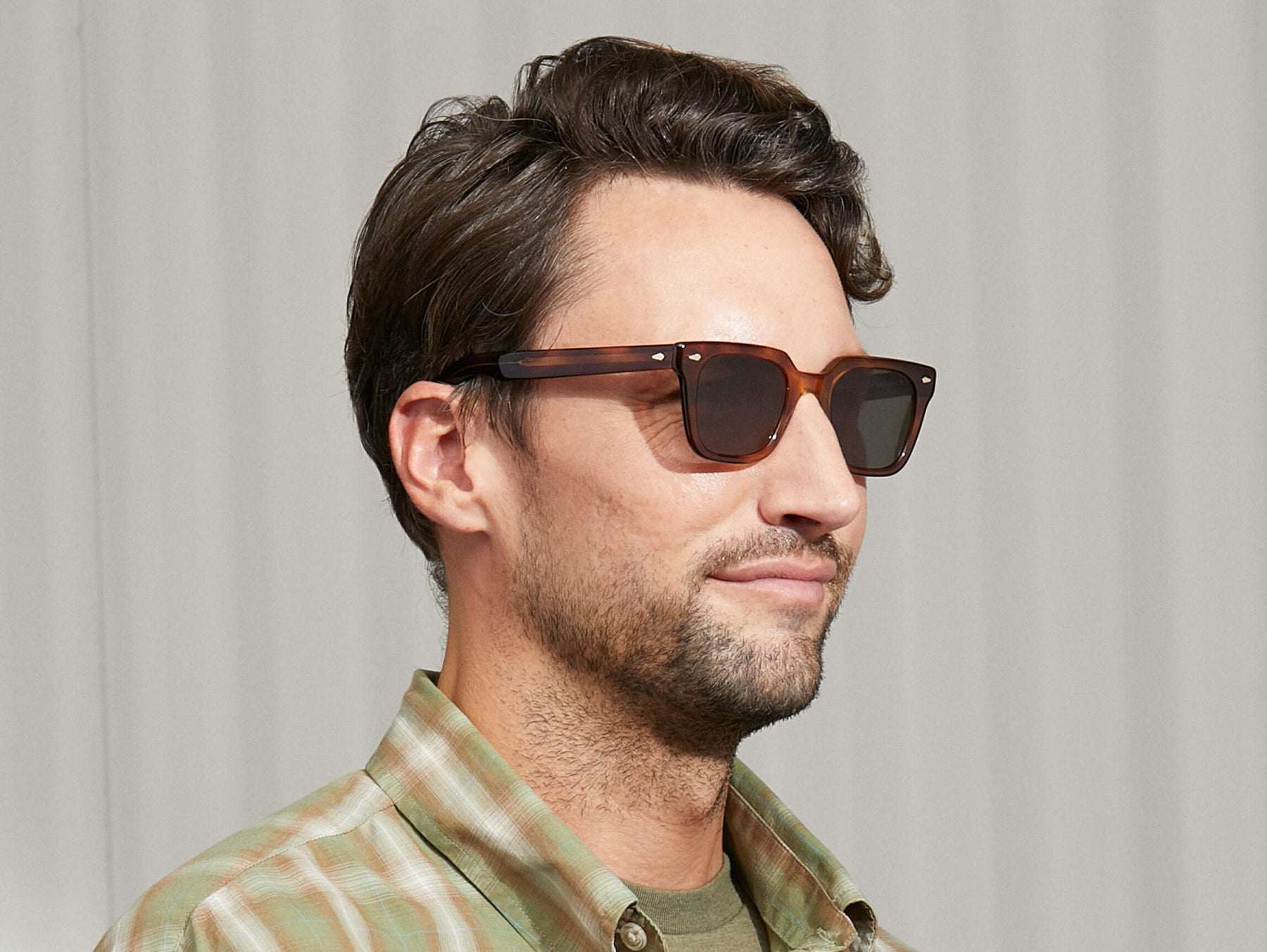 Model is wearing The GROBER SUN in Tobacco in size 48 with G-15 Lenses