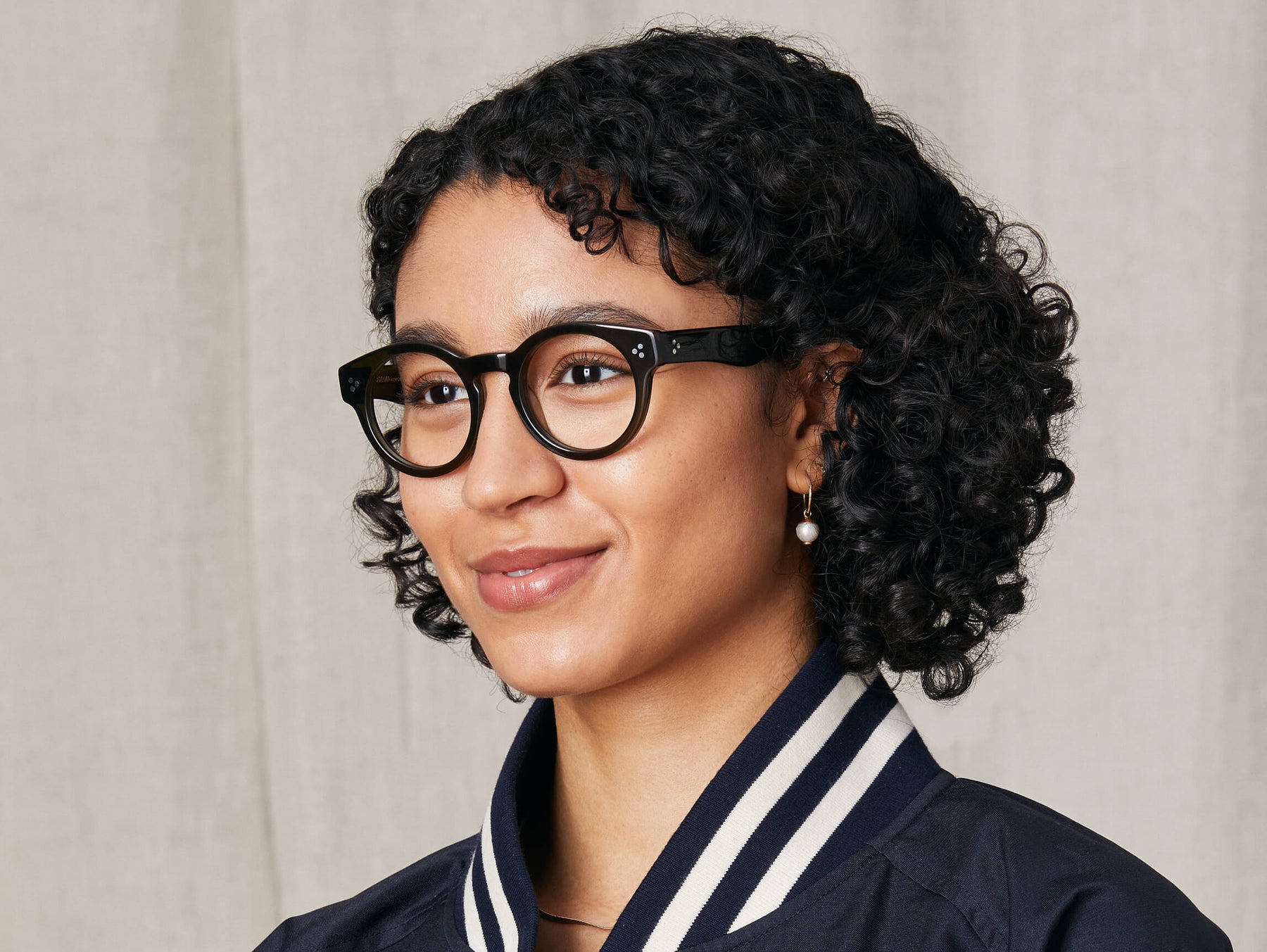 Model is wearing The GRUNYA in size 47 in Dark Green