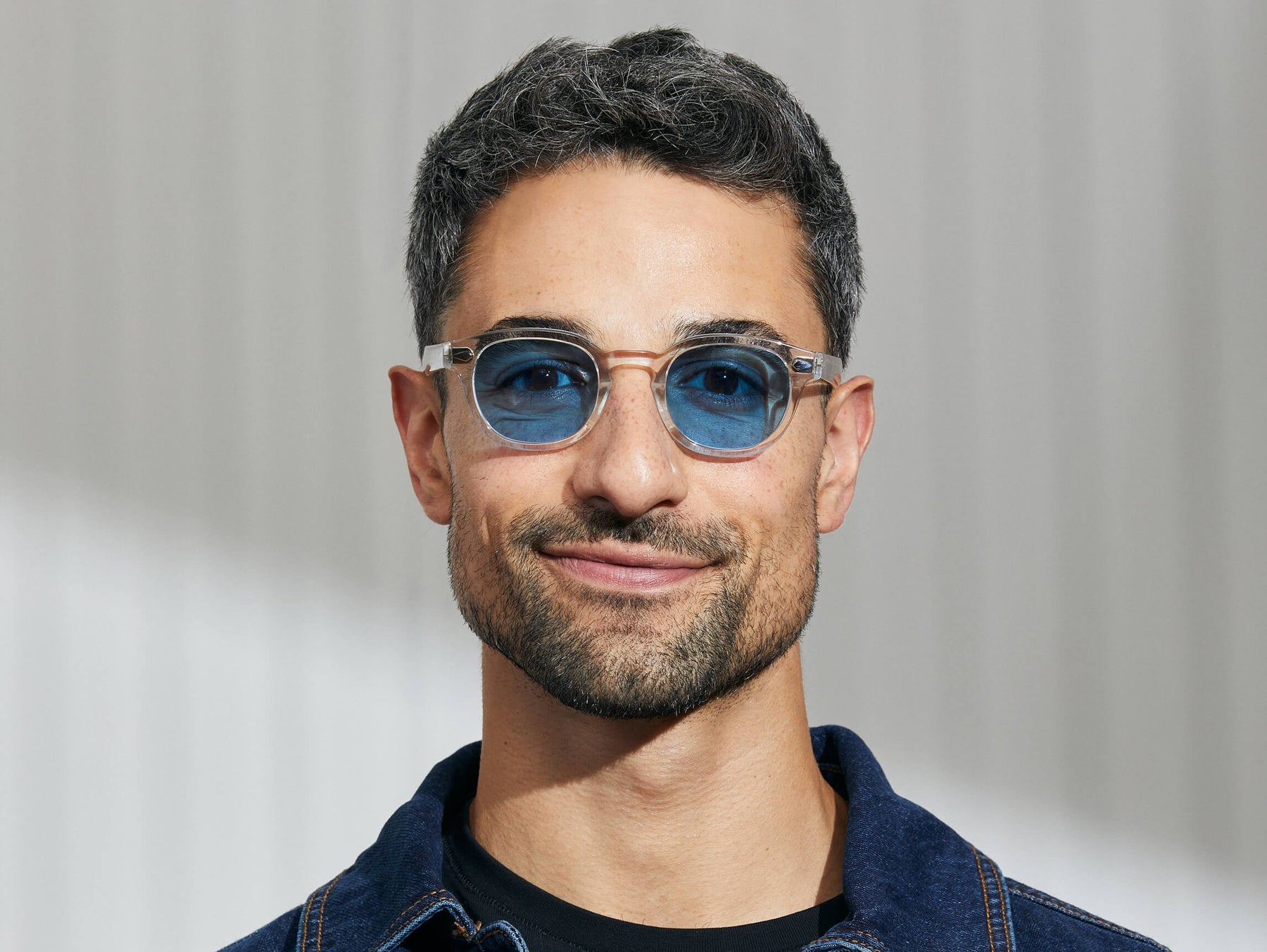 Model is wearing The LEMTOSH in Crystal in size 46 with Celebrity Blue Tinted Lenses