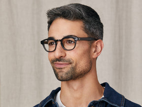 Model is wearing The LEMTOSH in size 46 in Grey