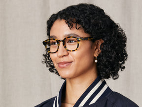 Model is wearing The LEMTOSH in size 49 in Tokyo Tortoise