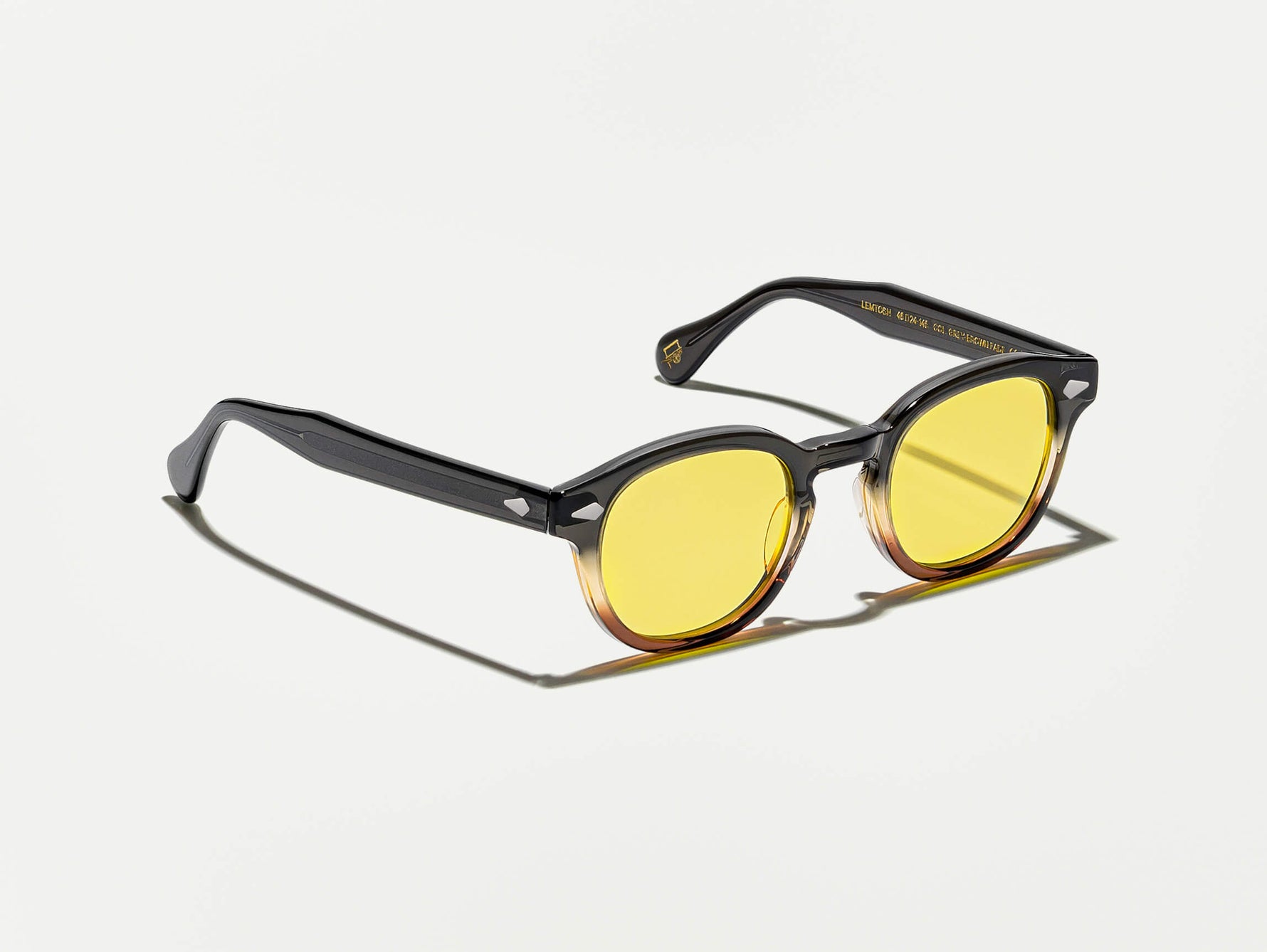 O LEMTOSH em Grey-Brown Fade com lentes tintadas Mellow Yellow