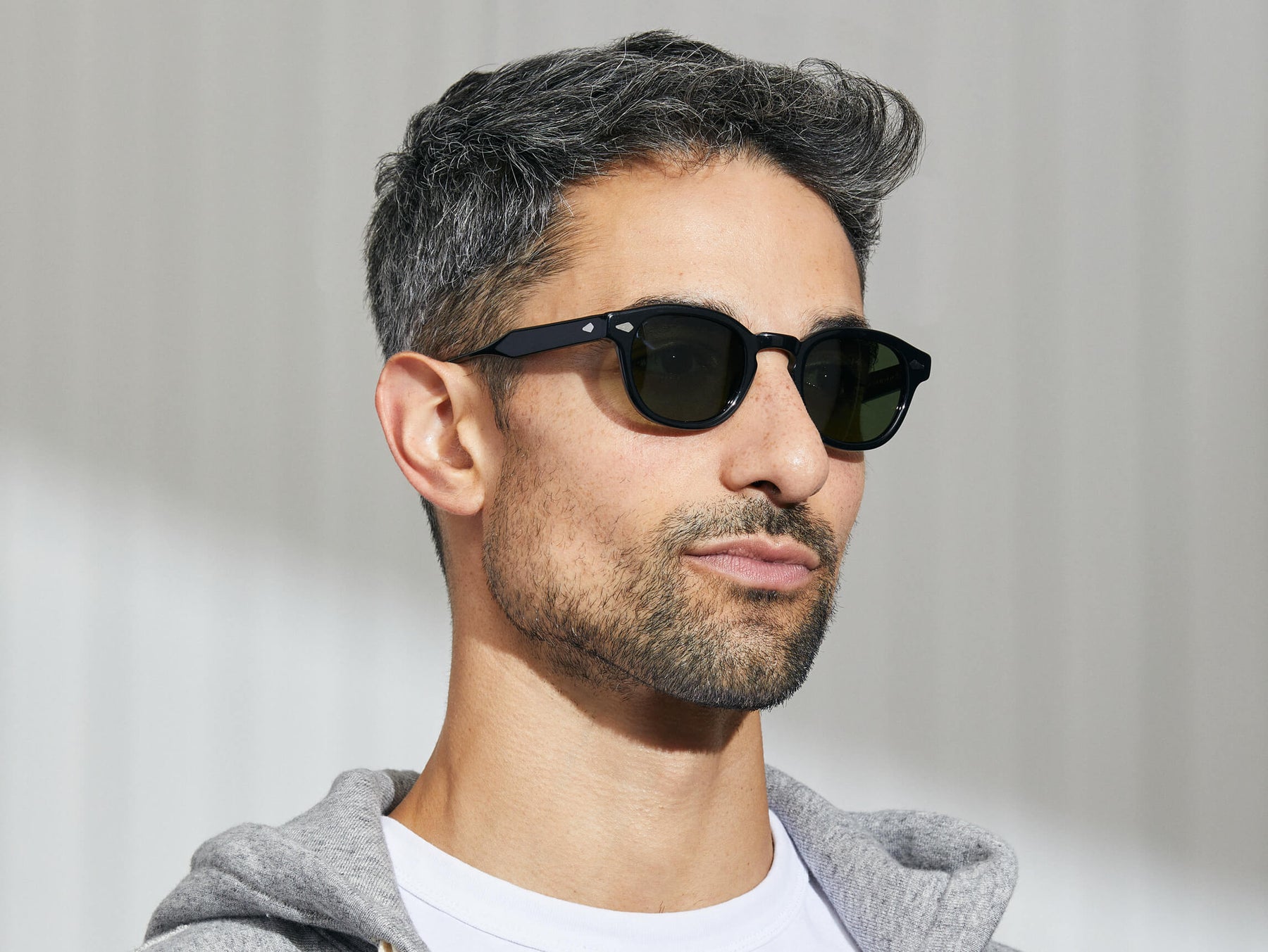 Model is wearing The LEMTOSH SPORT in Black in size 46 with G-15 Polarized Nylon Lenses