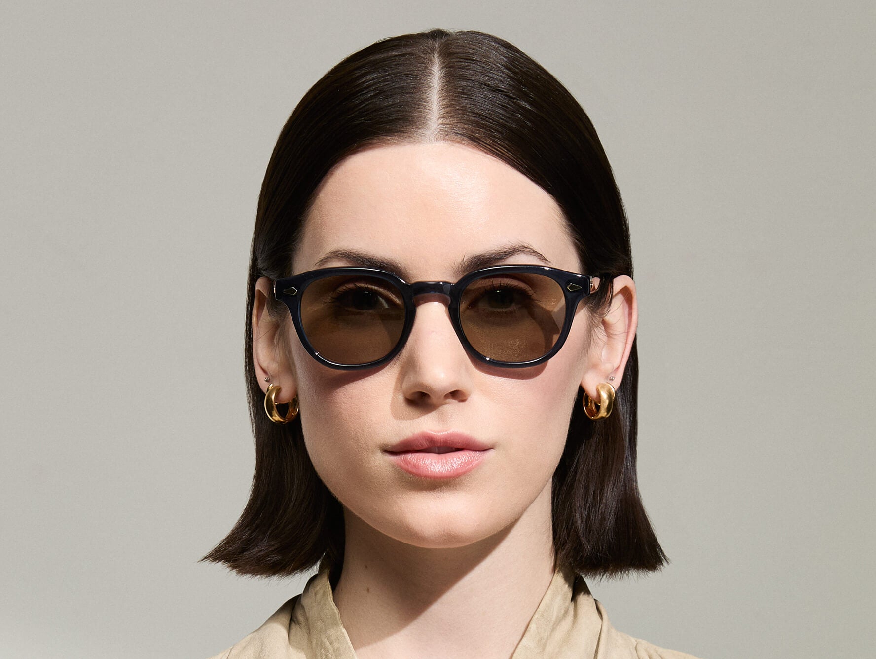 Model is wearing The LEMTOSH-TT 110 SUN in size 49 in Navy/Gold with BROWN+ Lenses