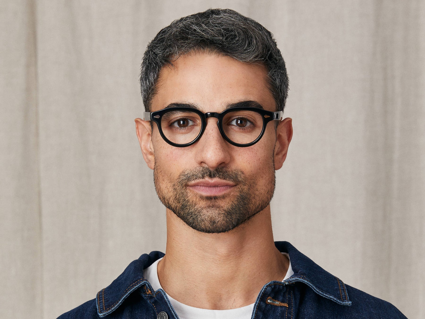 Model is wearing The MAYDELA in size 46 in Black