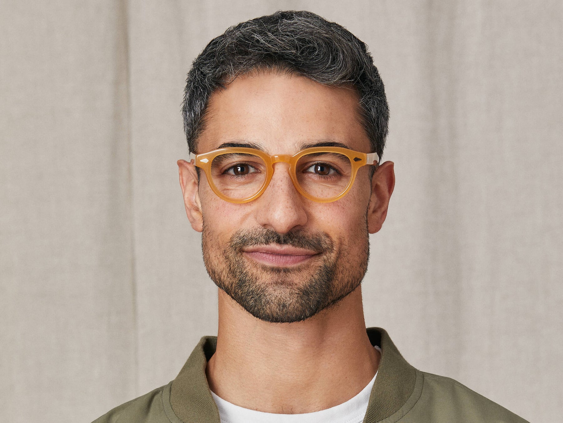 Model is wearing The MAYDELA in size 46 in Goldenrod