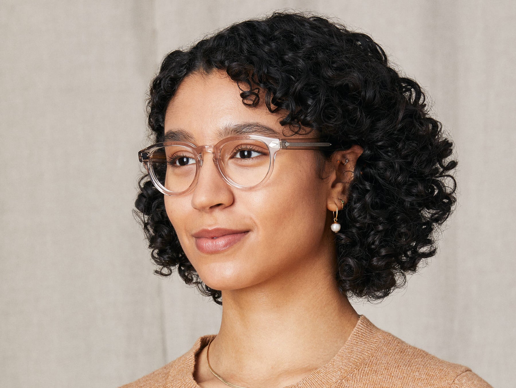 Model is wearing The MAYDELA in size 49 in Mist