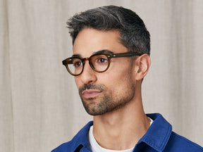 Model is wearing The MAYDELA in size 46 in Olive Brown