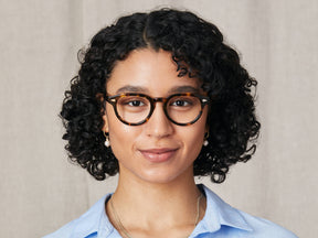 Model is wearing The MAYDELA in size 49 in Classic Havana