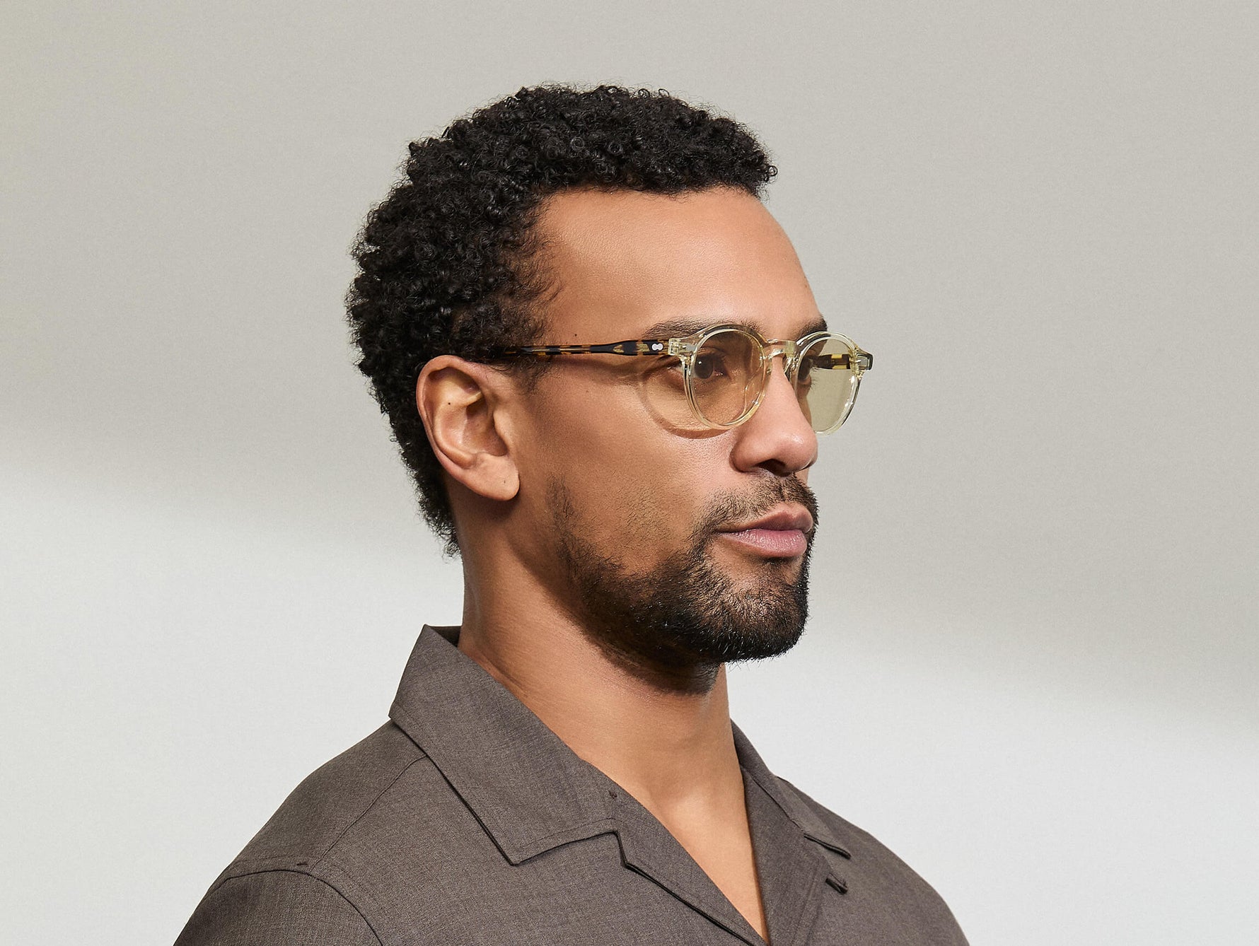 Model is wearing the MILTZEN in Citron/Tortoise in size 46 with AMBER+ Lenses
