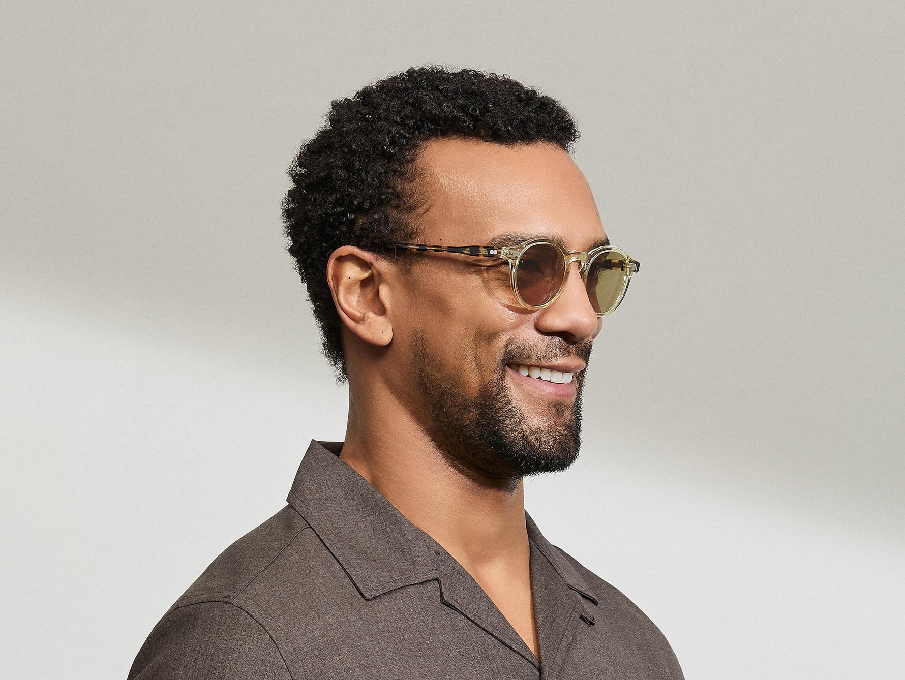 Model is wearing the MILTZEN in Citron/Tortoise in size 46 with AMBER+ Lenses