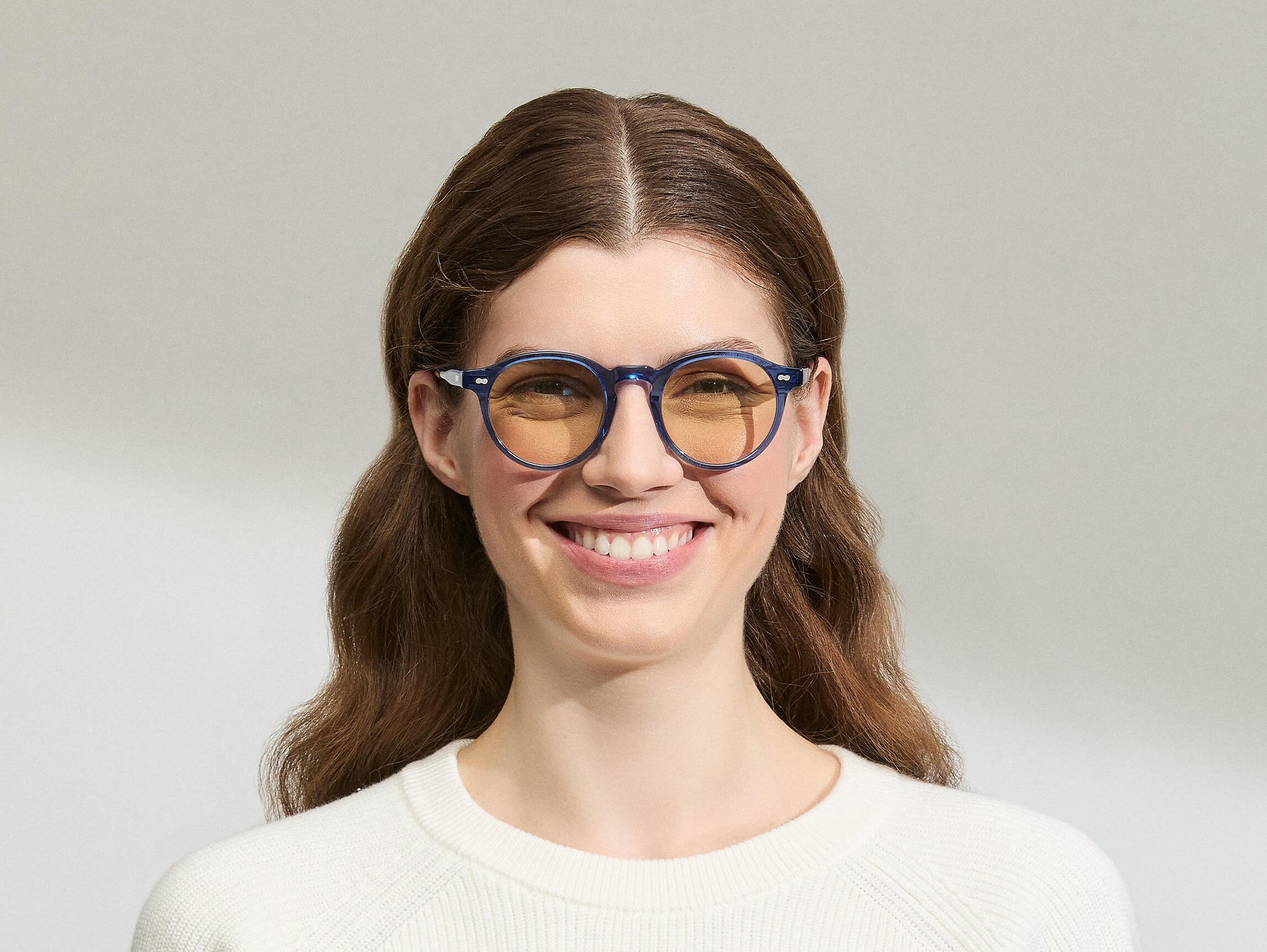 Model is wearing the MILTZEN in Sapphire in size 49 with AMBER+ Lenses