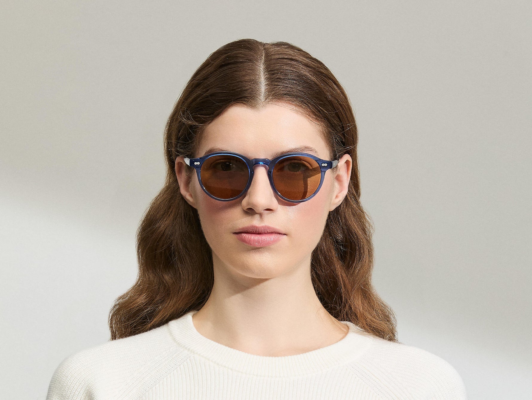Model is wearing the MILTZEN in Sapphire in size 49 with AMBER+ Lenses