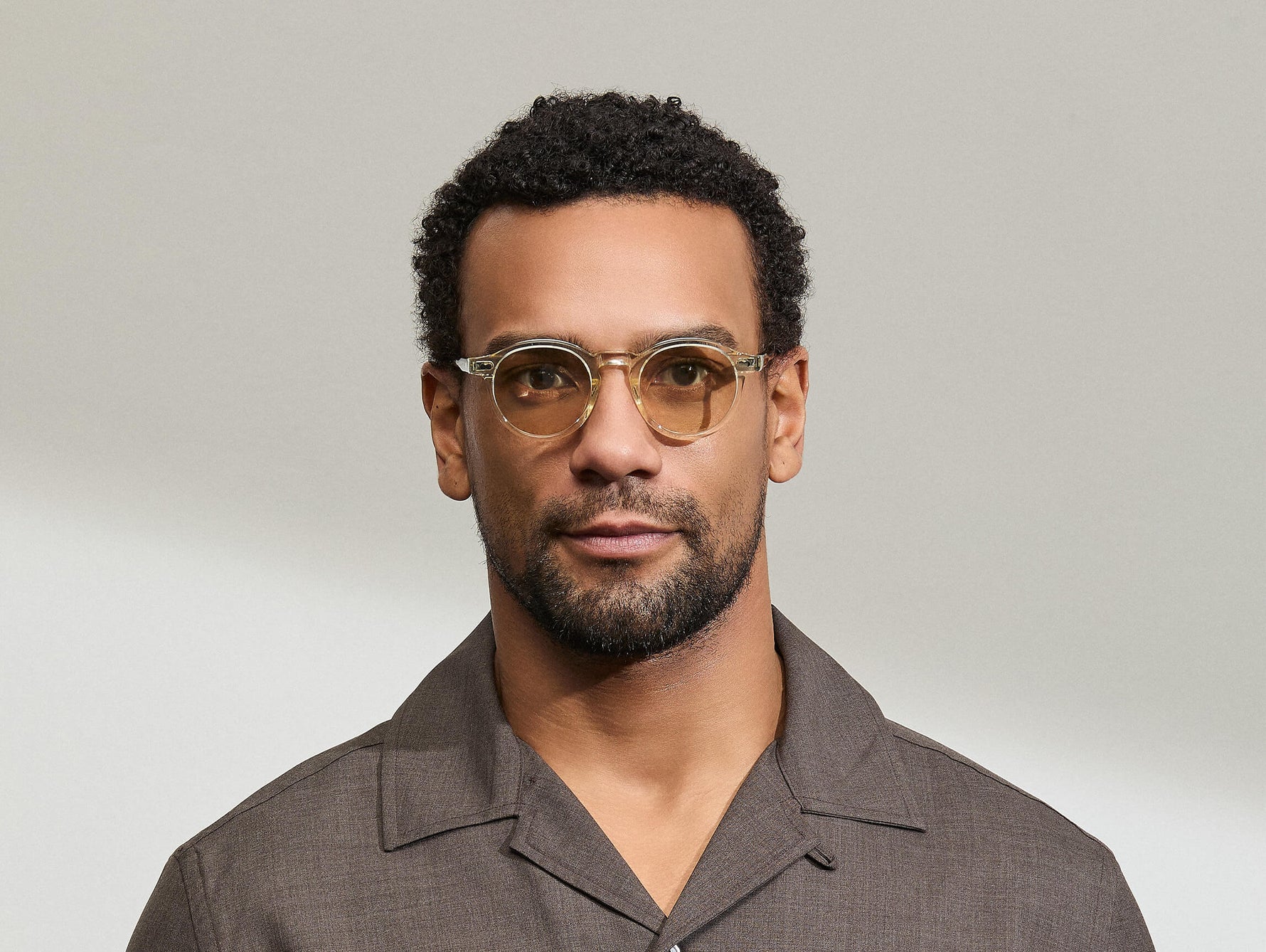 Model is wearing the MILTZEN in Citron/Tortoise in size 46 with AMBER+ Lenses