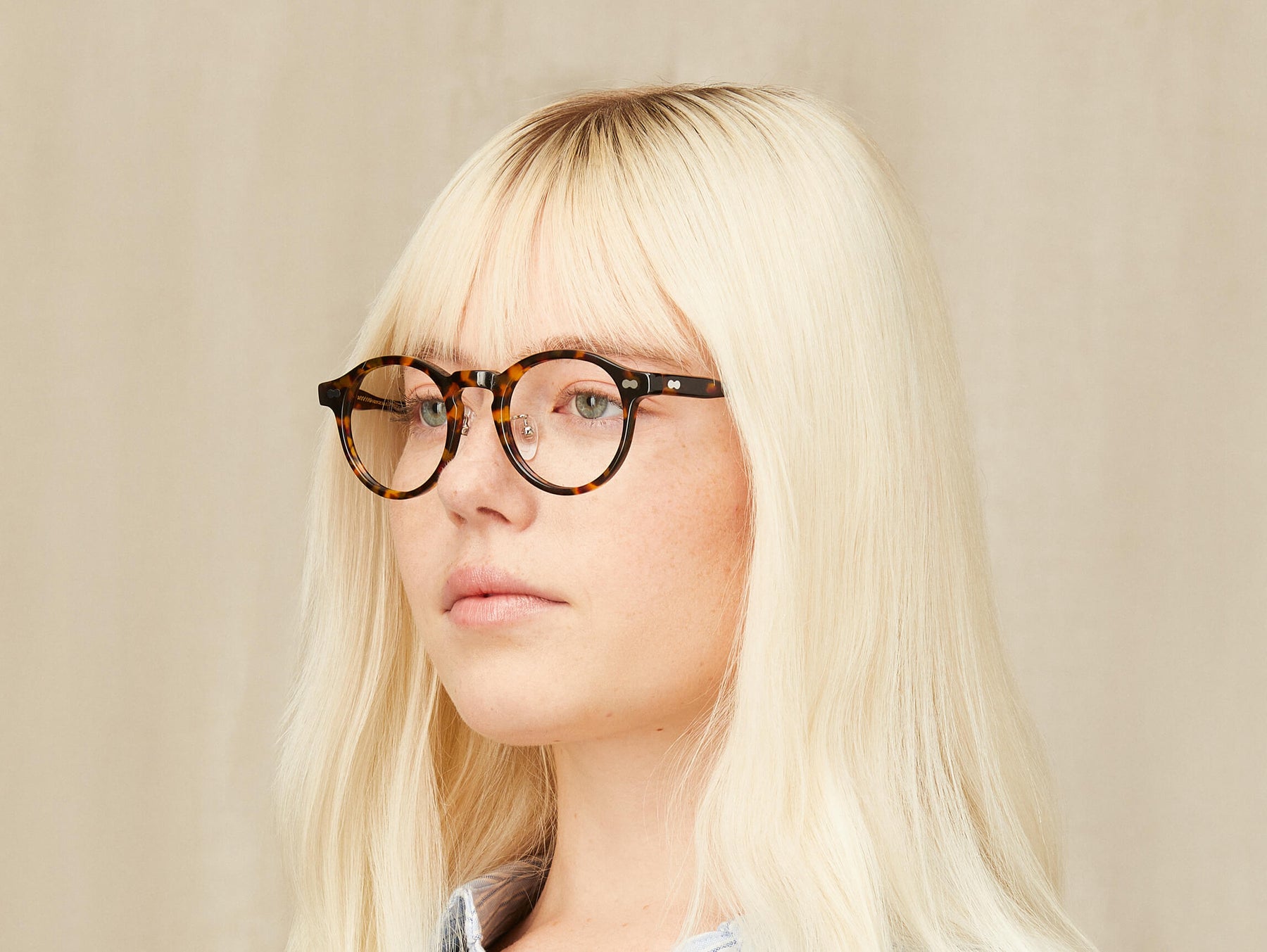 Model is wearing The MILTZEN W/ METAL NOSE PADS in size 46 in Tortoise