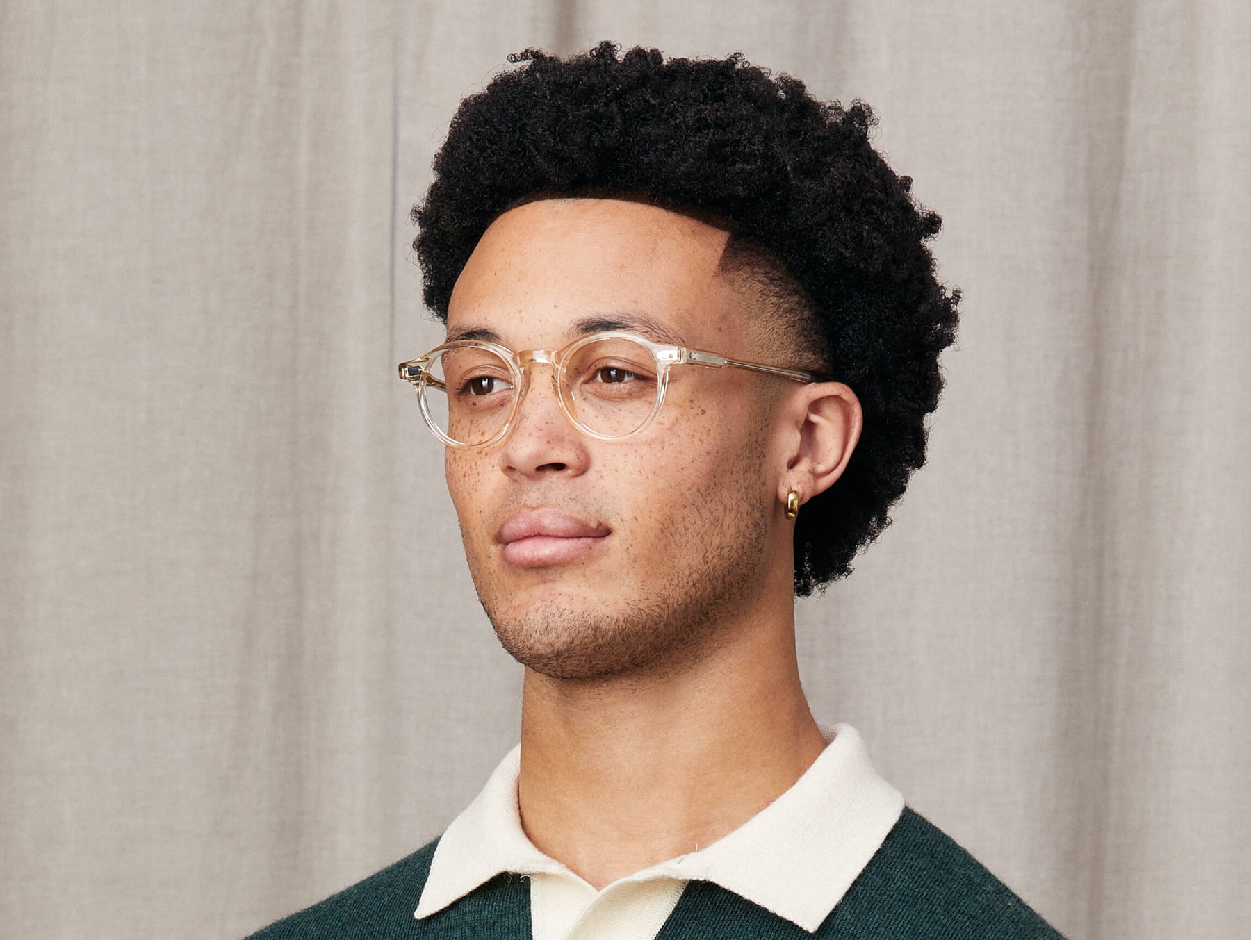 Model is wearing The MILTZEN in size 46 in Flesh