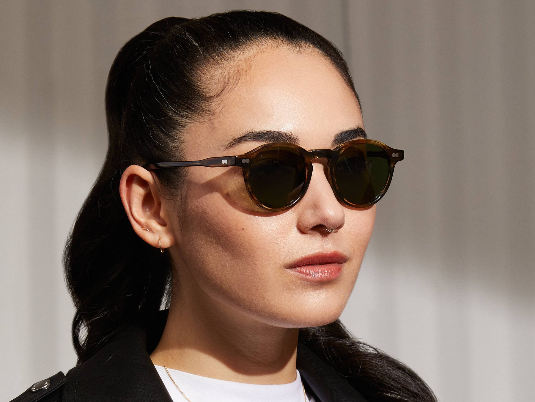 Model is wearing The MILTZEN SUN in Bark in size 44 with G-15 Glass Lenses