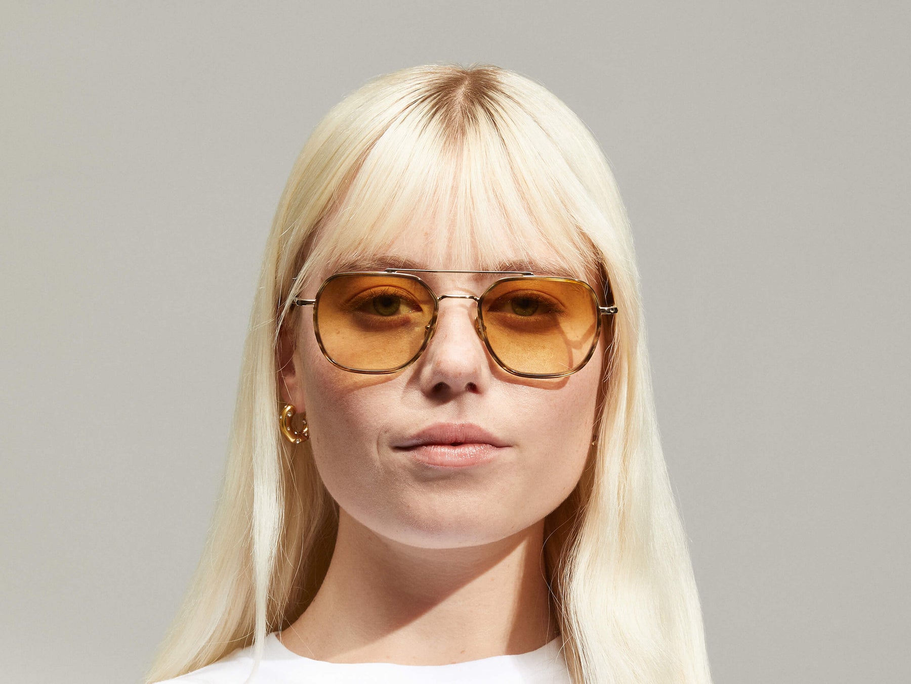 Model is wearing The MIZER SUN in size 54 in Bamboo with Chestnut Fade Tinted Lenses