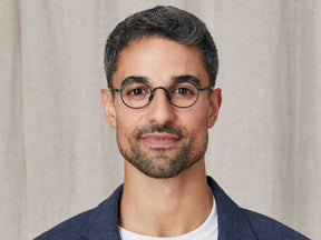 Model is wearing The MOYEL in size 44 in Navy