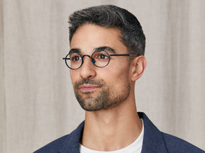 Model is wearing The MOYEL in size 44 in Navy