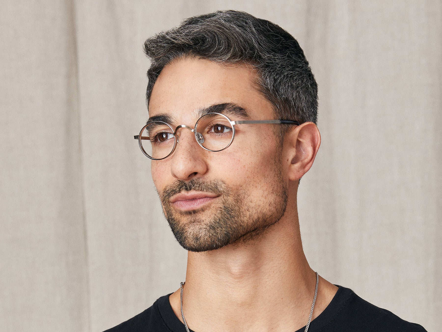 Model is wearing The MOYEL in size 44 in Silver