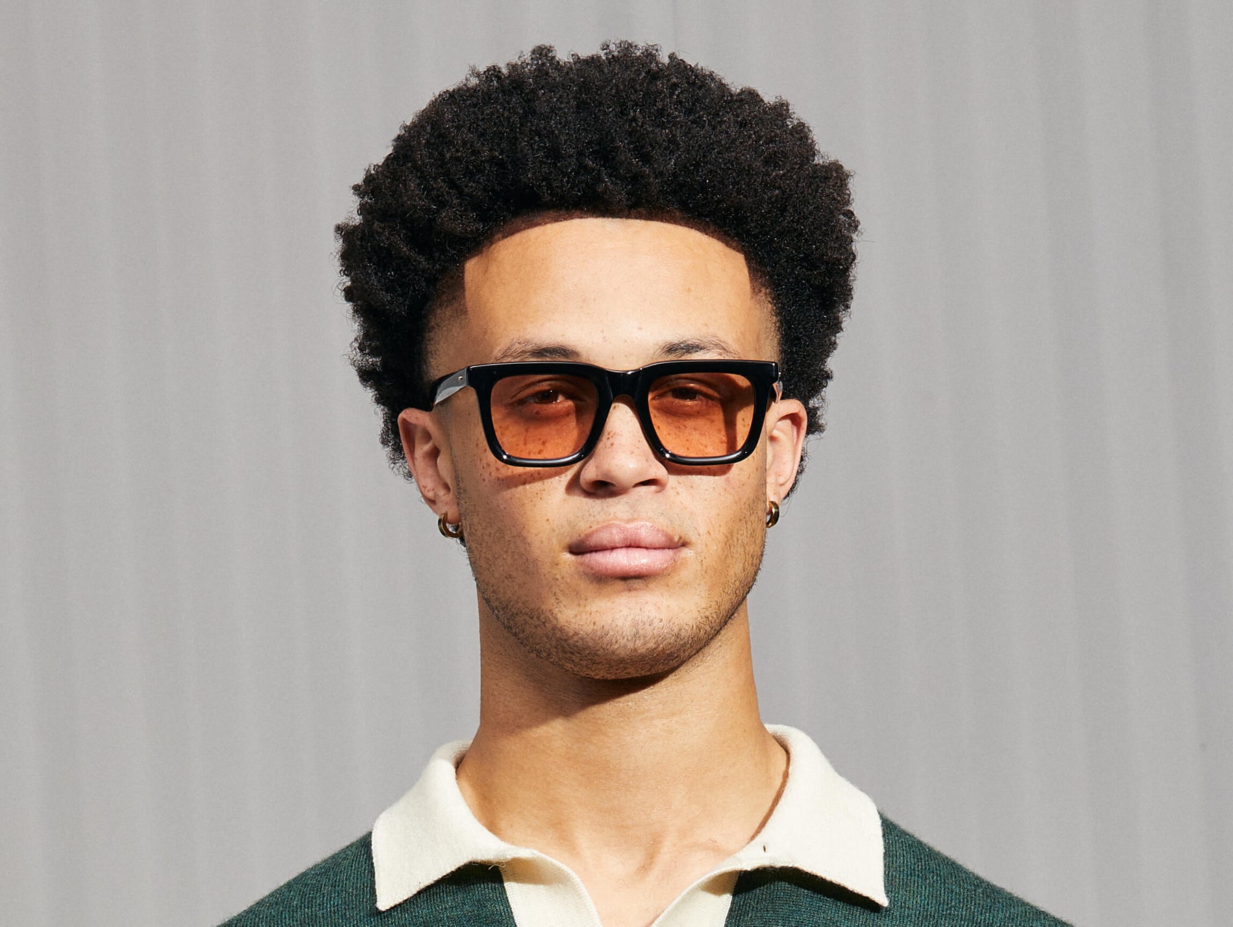 Model is wearing The RIZIK in Black in size 49 with New York Rose Tinted Lenses