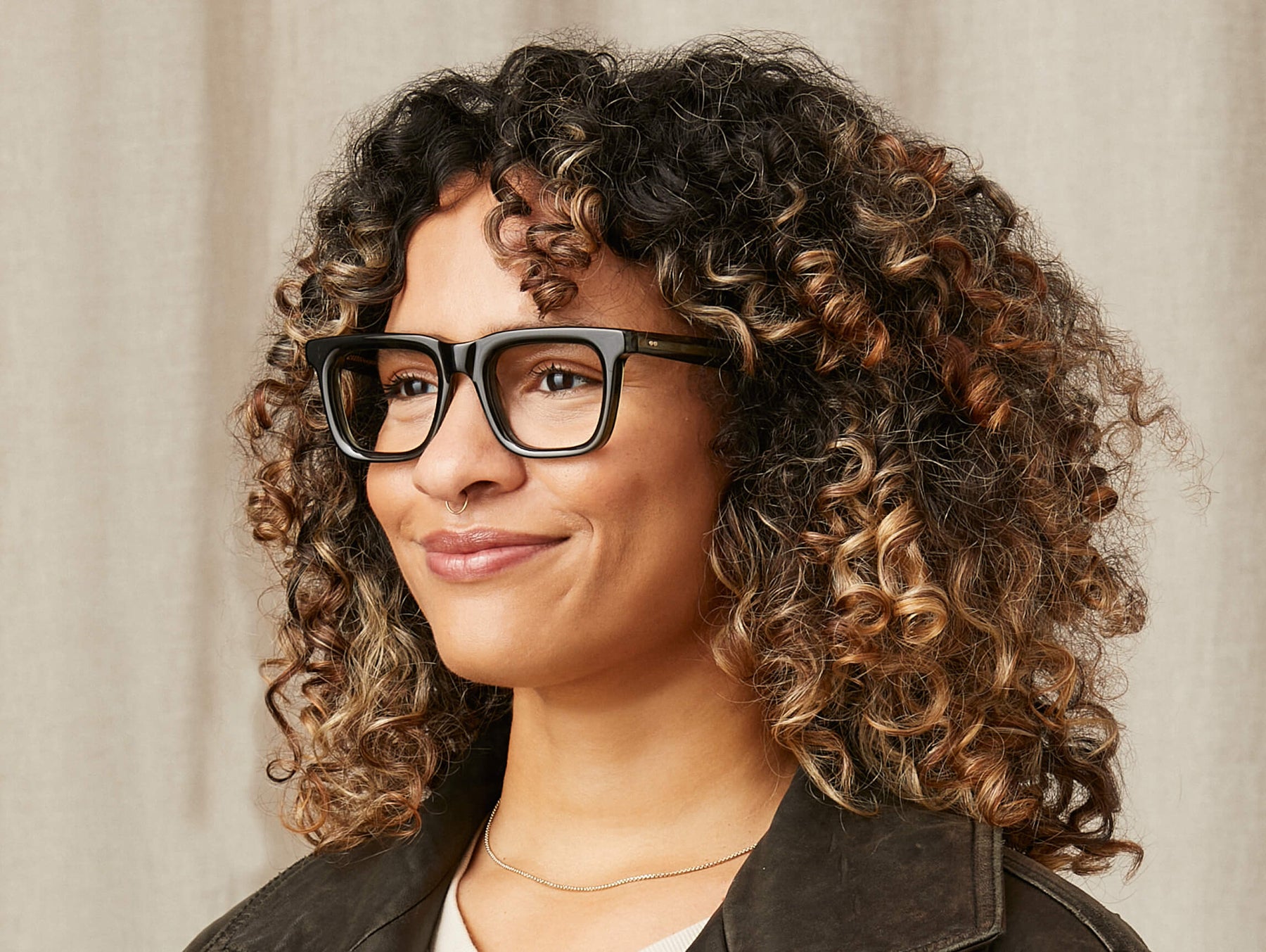 Model is wearing The RIZIK in size 49 in Dark Green