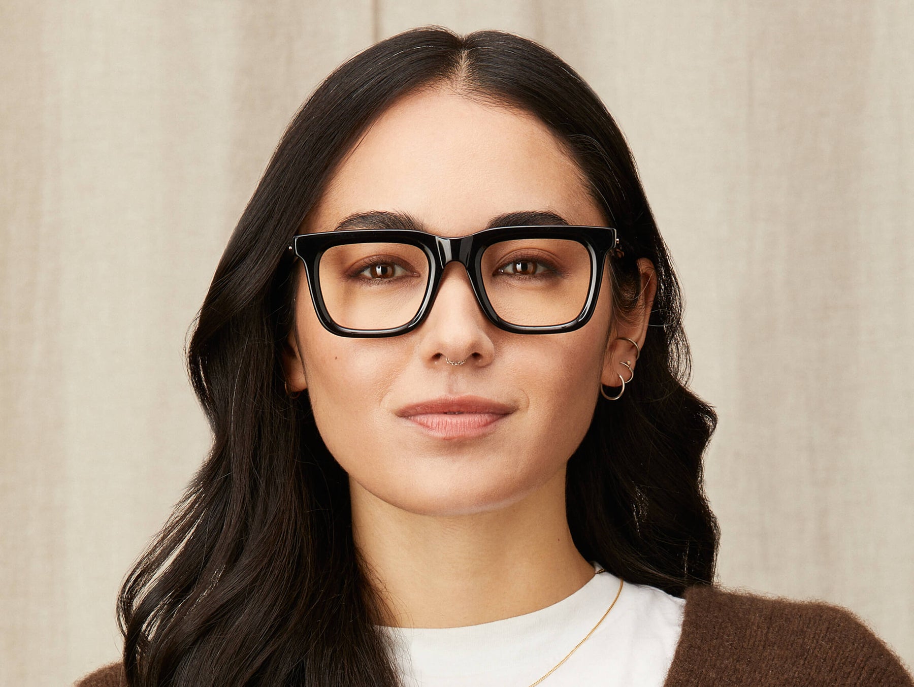 Model is wearing The RIZIK in size 49 in Black