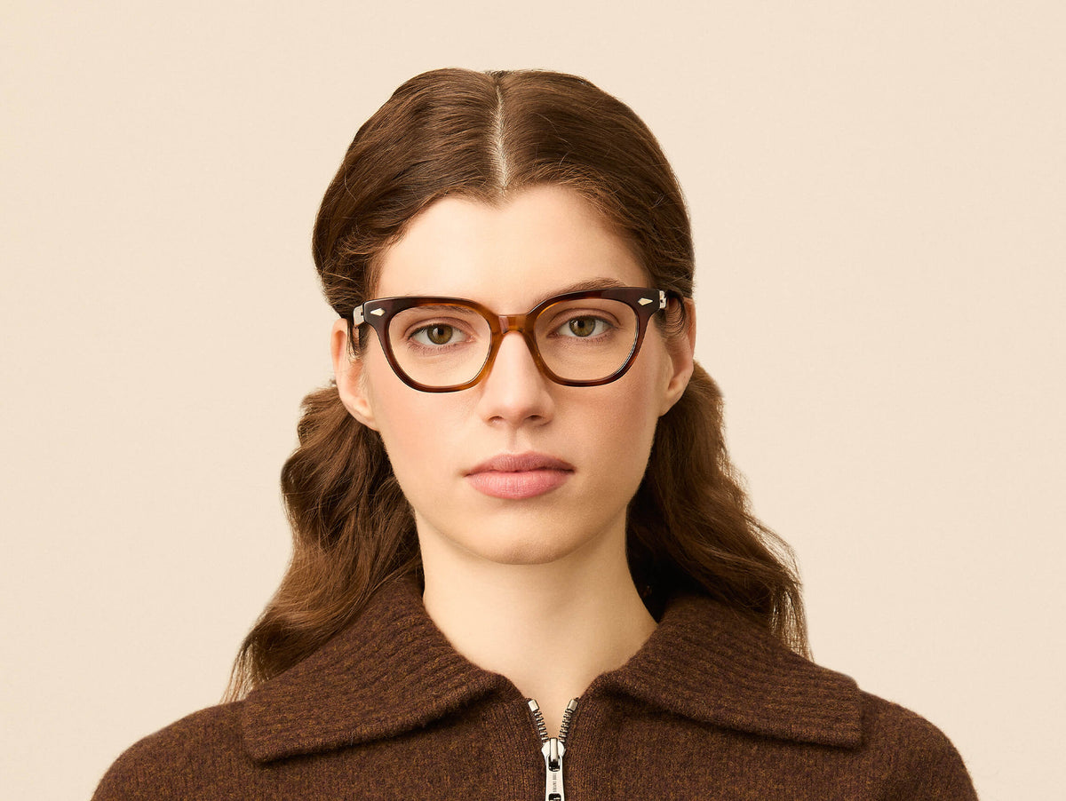Model is wearing The SHANEKITE in size 49 in Tobacco