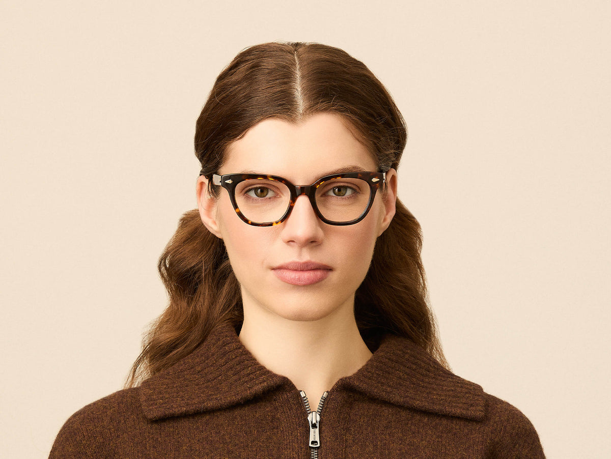 Model is wearing The SHANEKITE in size 49 in Classic Havana