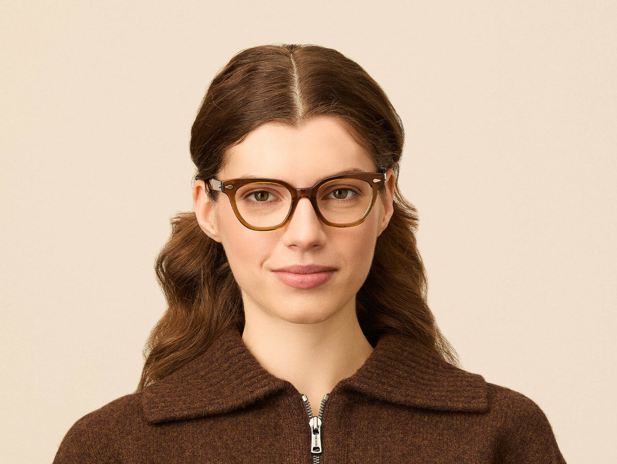 Model is wearing The SHANEKITE in size 49 in Cognac