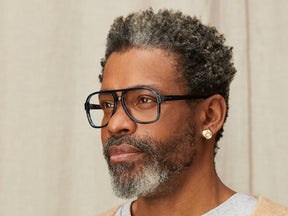 Model is wearing The SHEISTER in size 57 in Ink