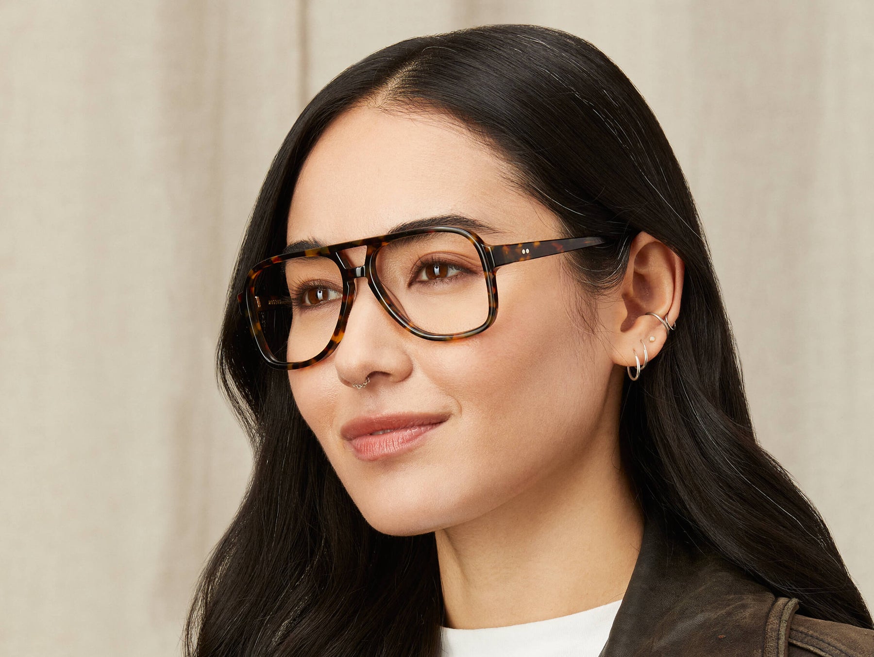 Model is wearing The SHEISTER in size 54 in Tortoise