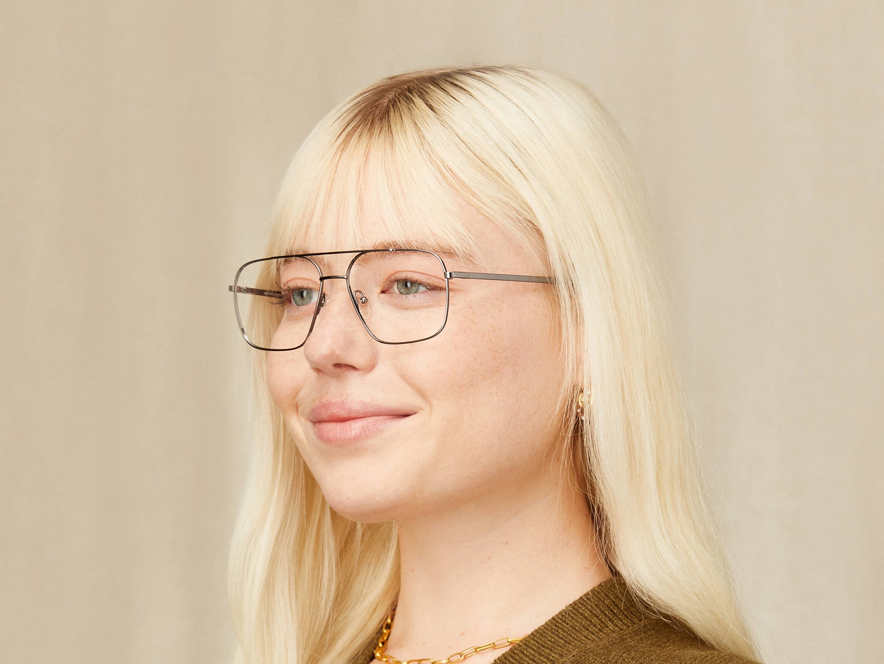 Model is wearing The SHTARKER in size 54 in Gunmetal