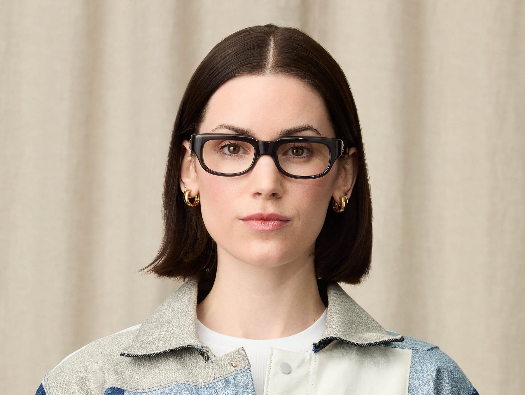 Model in wearing The SHTUP in size 51 in Grey