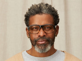 Model is wearing The SHVITZ in size 57 in Grey-Brown Fade