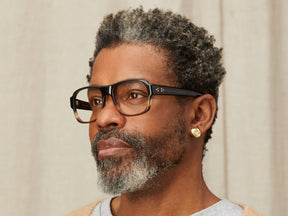 Model is wearing The SHVITZ in size 57 in Grey-Brown Fade