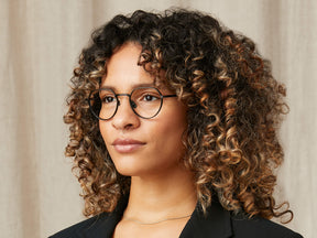 Model is wearing The SMENDRIK in size 51 in Black