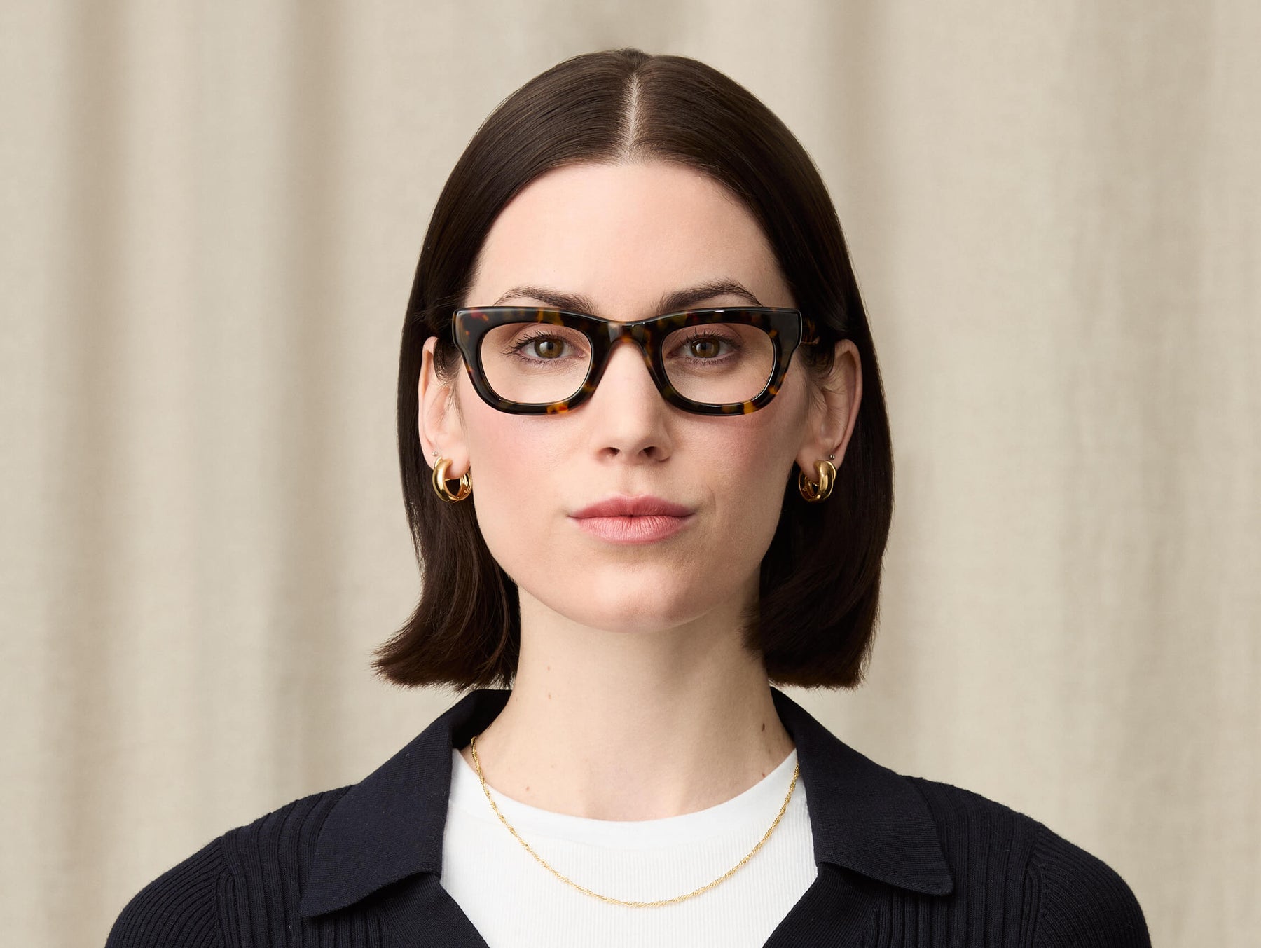 Model is wearing The SPILKES in size 45 in Tortoise