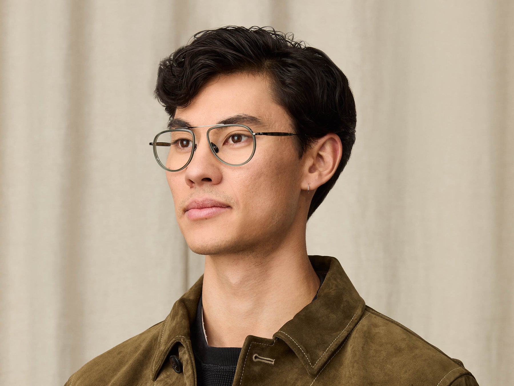 Model is wearing The TRAIF in size 52 in Pine