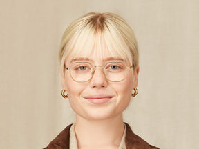 Model is wearing The UTZ in size 47 in Gold