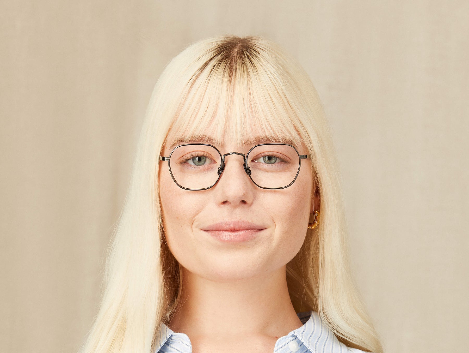 Model is wearing The UTZ in size 47 in Pewter