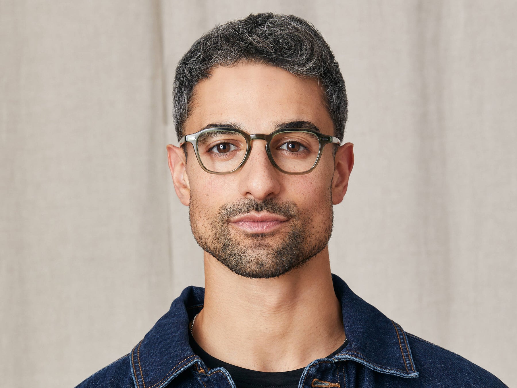 Model is wearing The VANTZ in size 47 in Pine