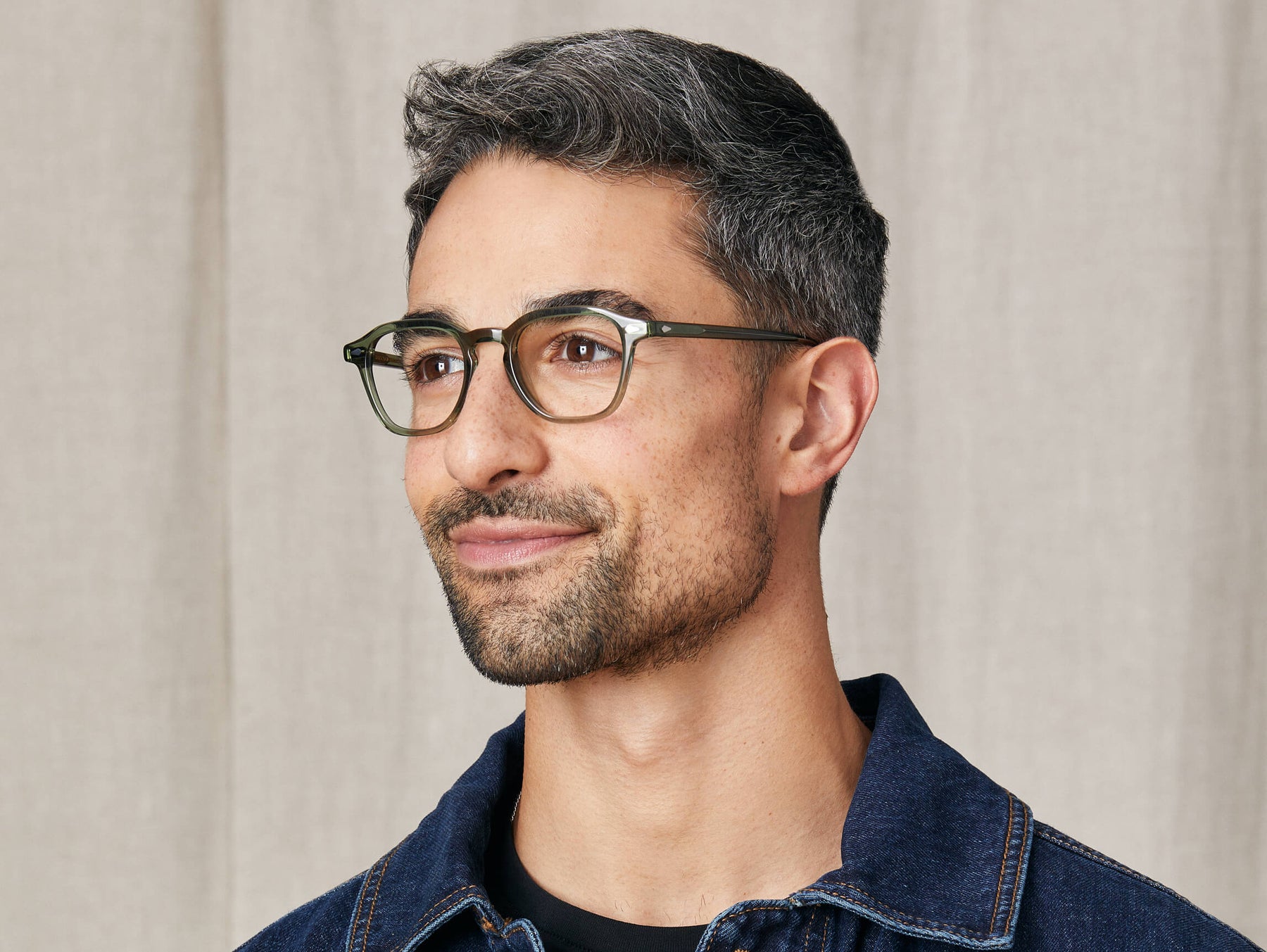 Model is wearing The VANTZ in size 47 in Pine