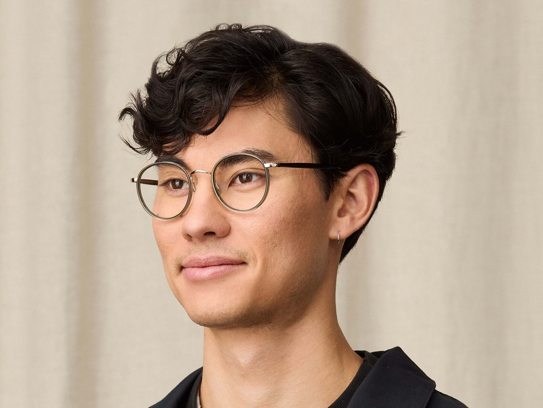 Model is wearing The ZEV in size 49 in Dark Green