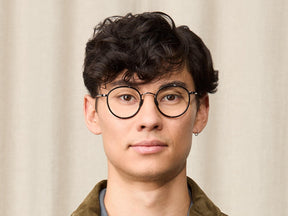 Model is wearing The ZEV in size 49 in Black