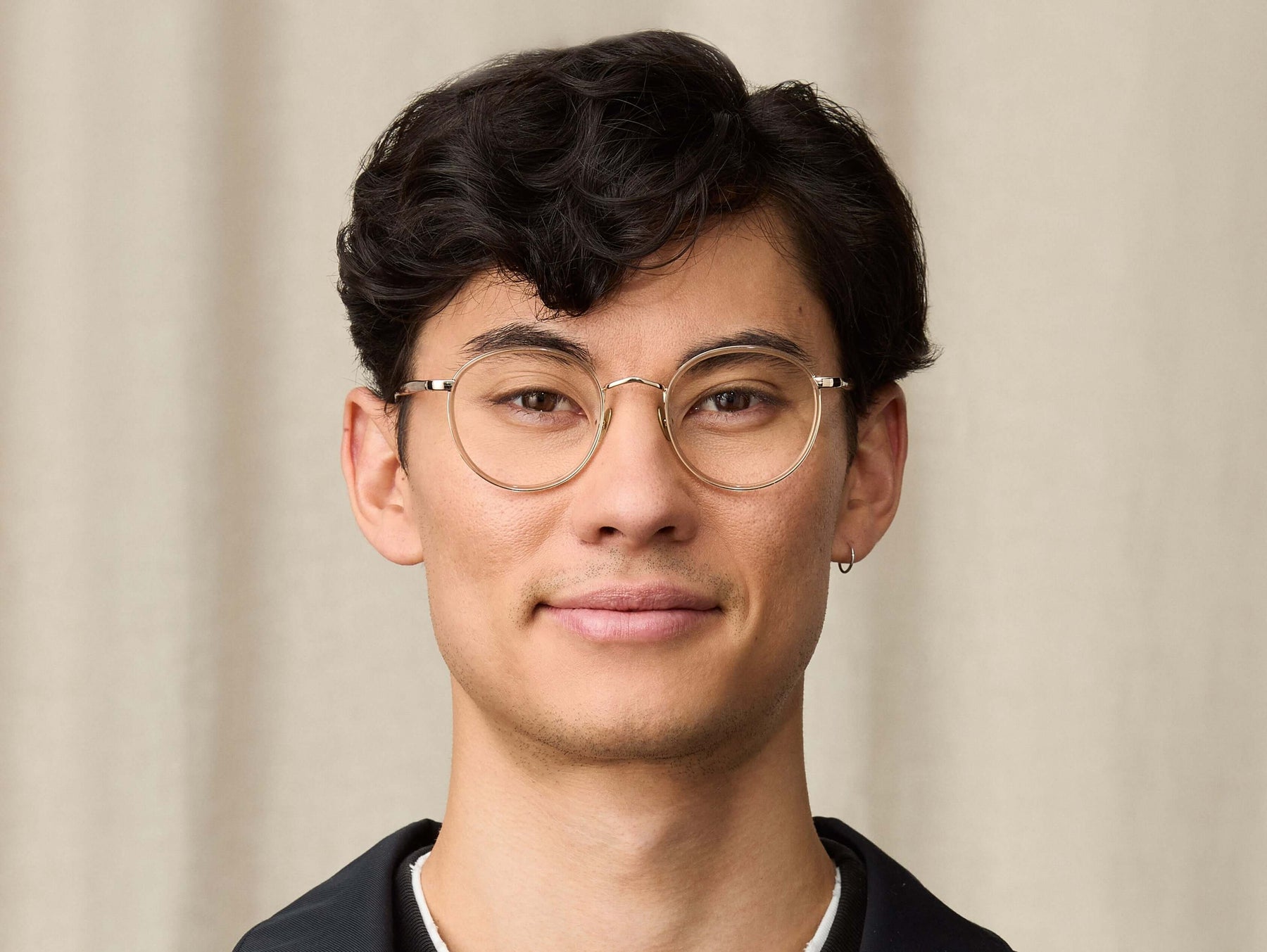 Model is wearing The ZEV in size 49 in Cinnamon