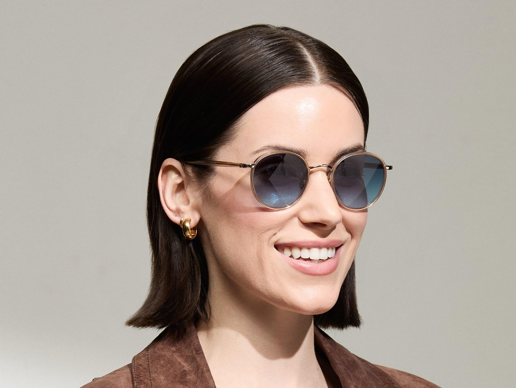 Model is wearing The ZEV SUN in Cinnamon in size 49 with Denim Blue Tinted Lenses