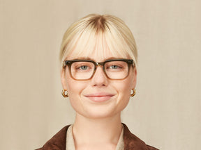 Model is wearing The ZISSEL in size 49 in Khaki