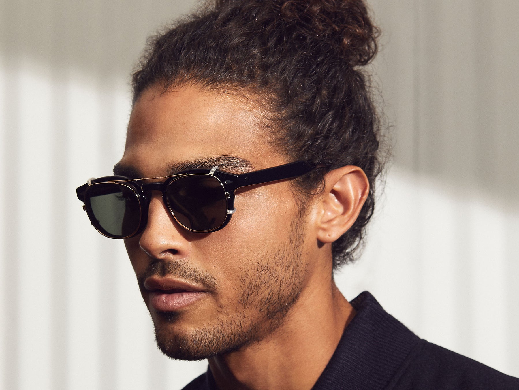 Model is wearing The CLIPTOSH POLARIZED in Gold in size 46 with G-15 lenses